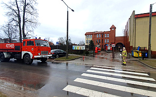 Pożar w podstawówce w Kętrzynie. Konieczna była ewakuacja uczniów i nauczycieli